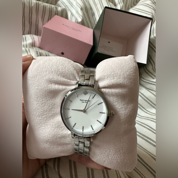 KATE SPADE KSW9001 WHITE DIAL SILVER TONE BRACELET METRO 3 HAND WOMENS WATCH